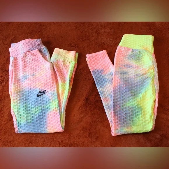 A 3 piece set with Nike emblem. - Picture 3 of 5